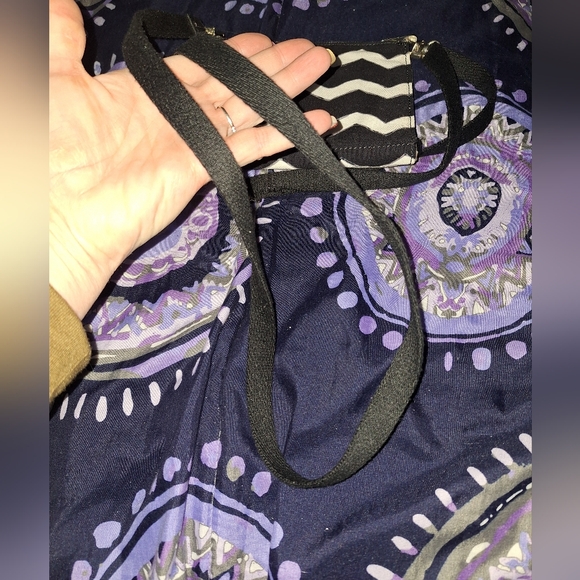 Thirty-One Black and White Chevron Crossbody Bag - Picture 9 of 9